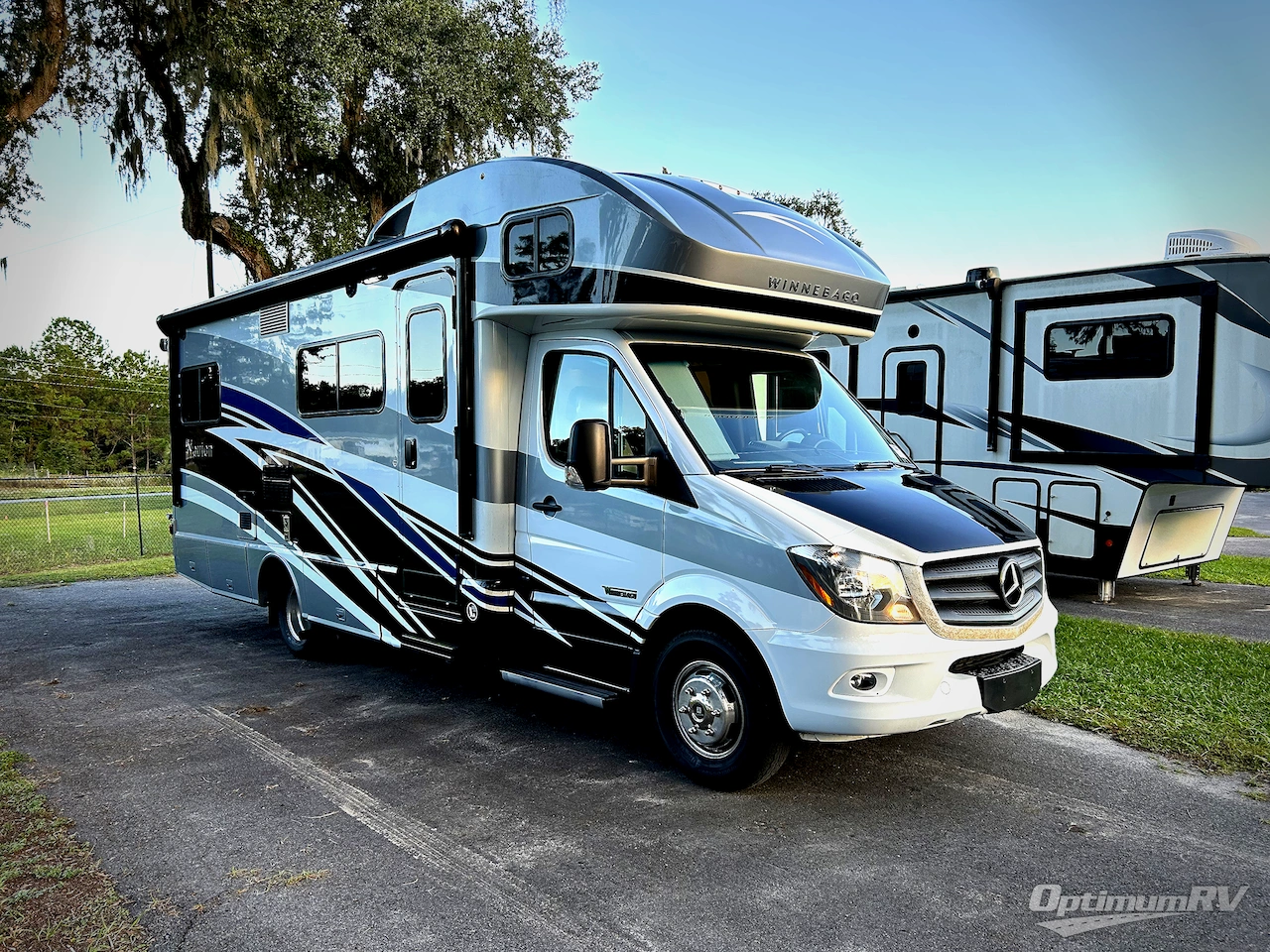 2016 Itasca Navion 24G Photo 1