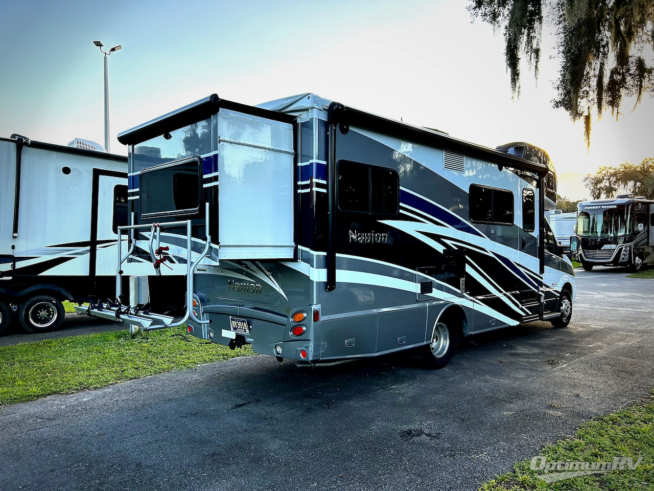 2016 Itasca Navion 24G Photo 2