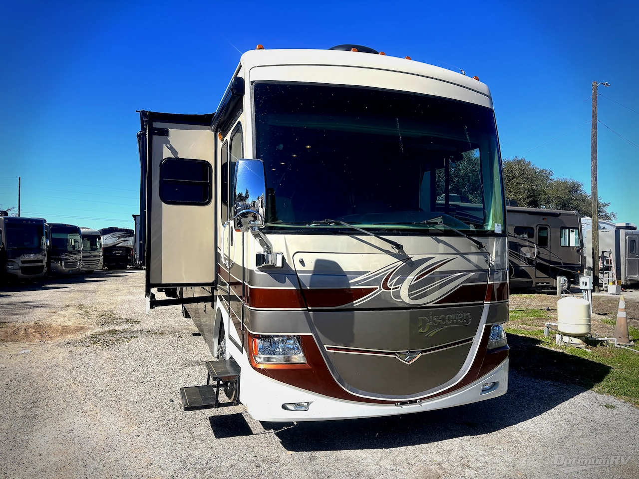 2012 Fleetwood Discovery 40G Photo 1