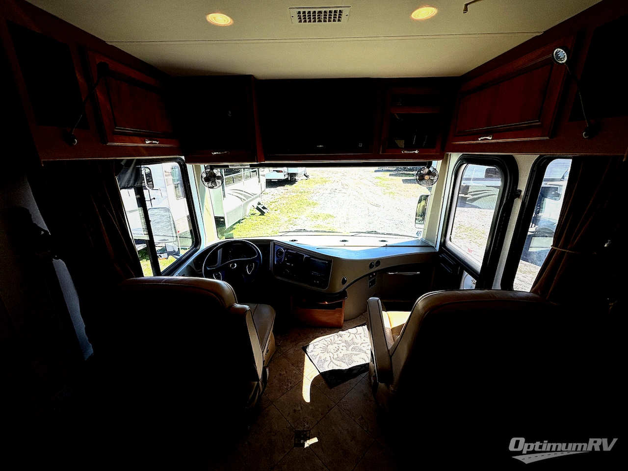 2012 Fleetwood Discovery 40G Photo 6