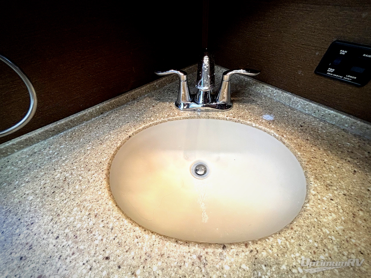 2012 Fleetwood Discovery 40G Photo 13