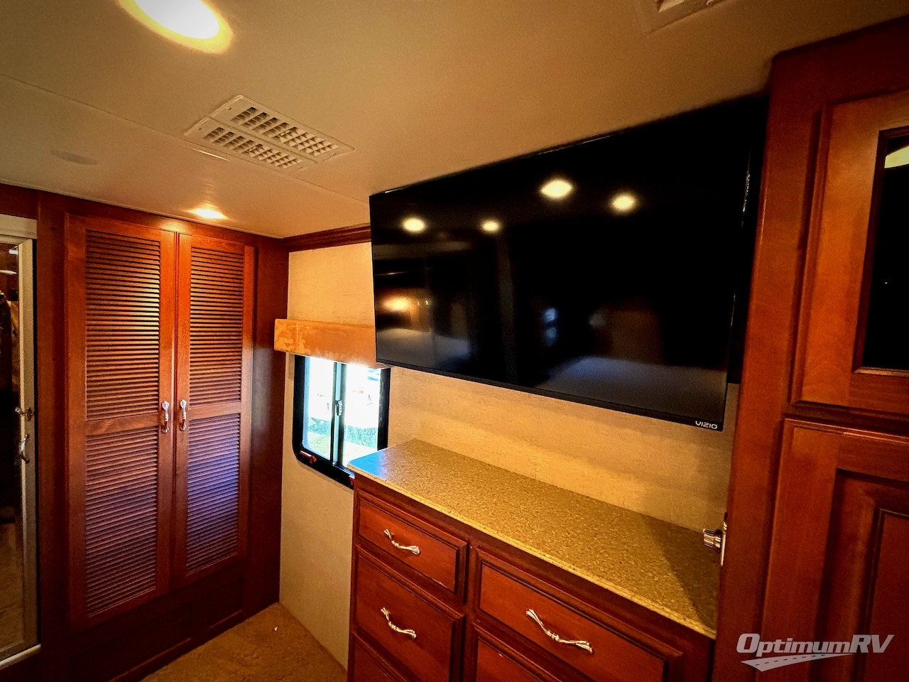 2012 Fleetwood Discovery 40G Photo 15