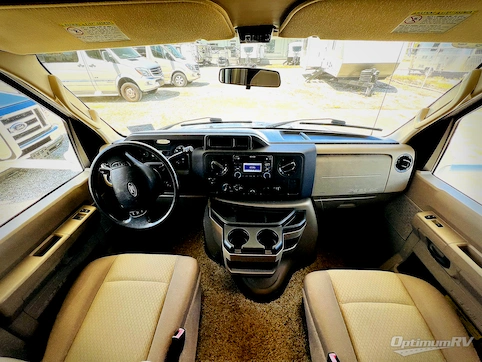 2011 Four Winds Chateau 28A RV Photo 2