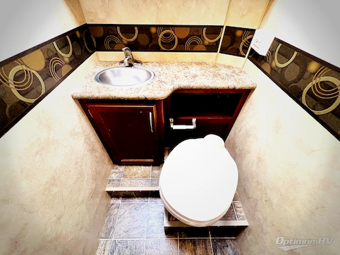 2011 Four Winds Chateau 28A RV Photo 4