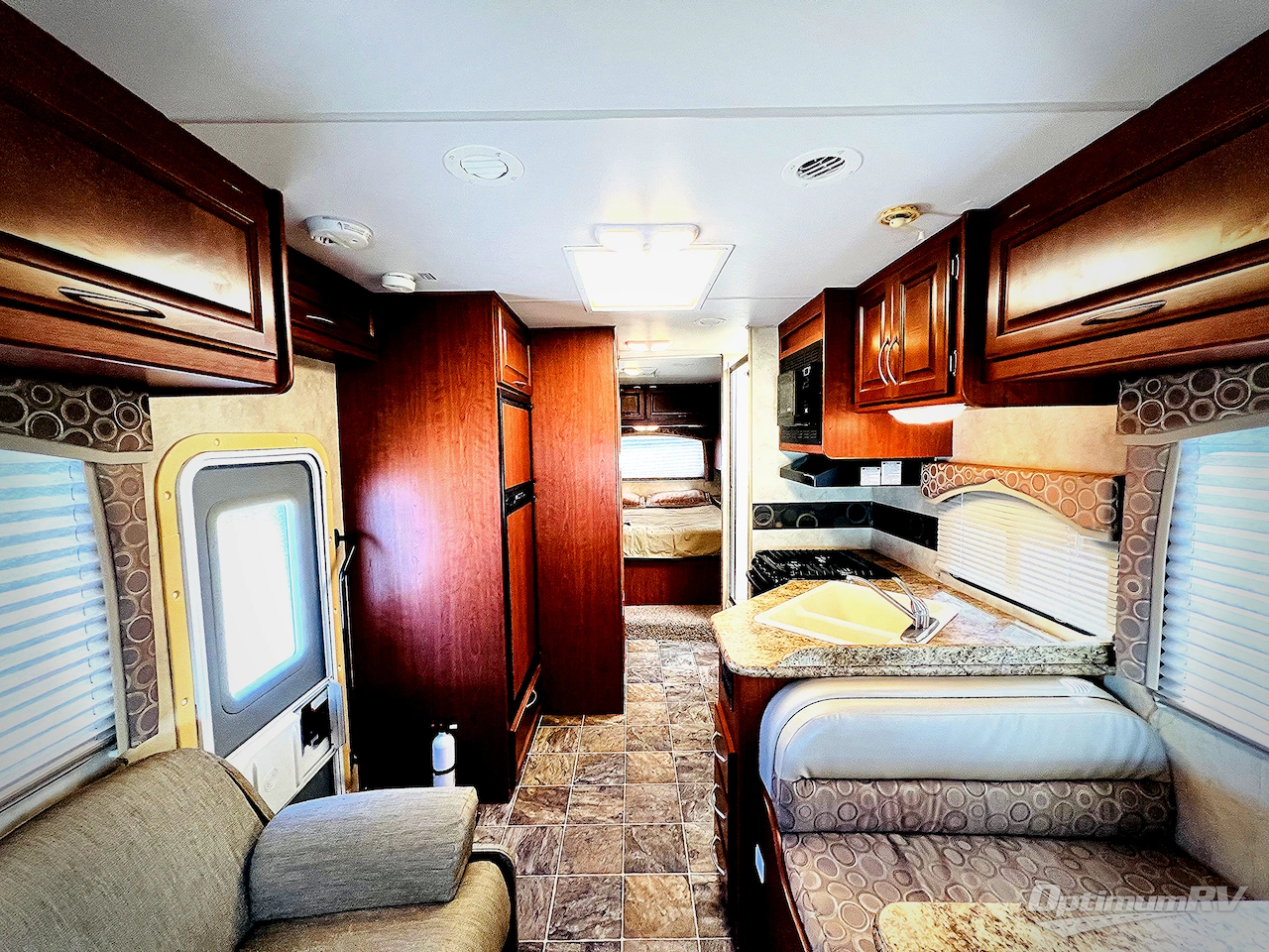 2011 Four Winds Chateau 28A Photo 5