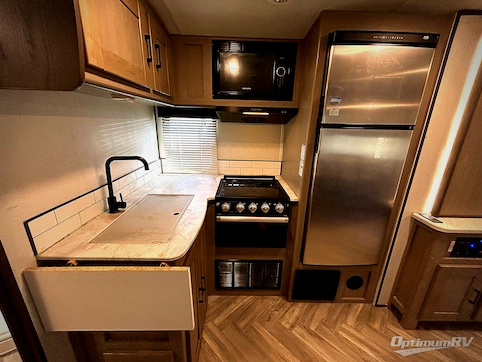 2021 Cruiser Shadow Cruiser 327BHS RV Photo 2