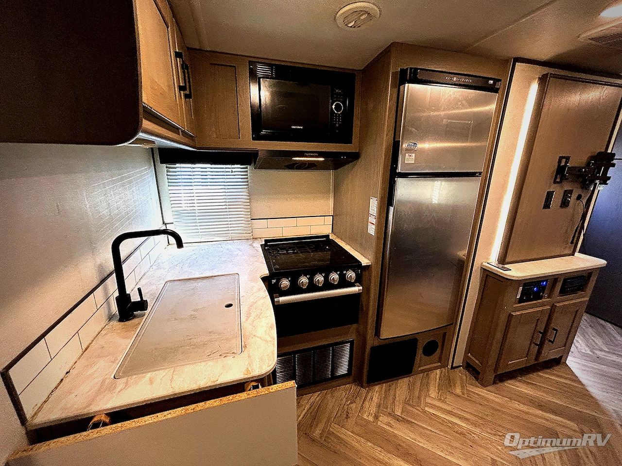 2021 Cruiser Shadow Cruiser 327BHS Photo 8