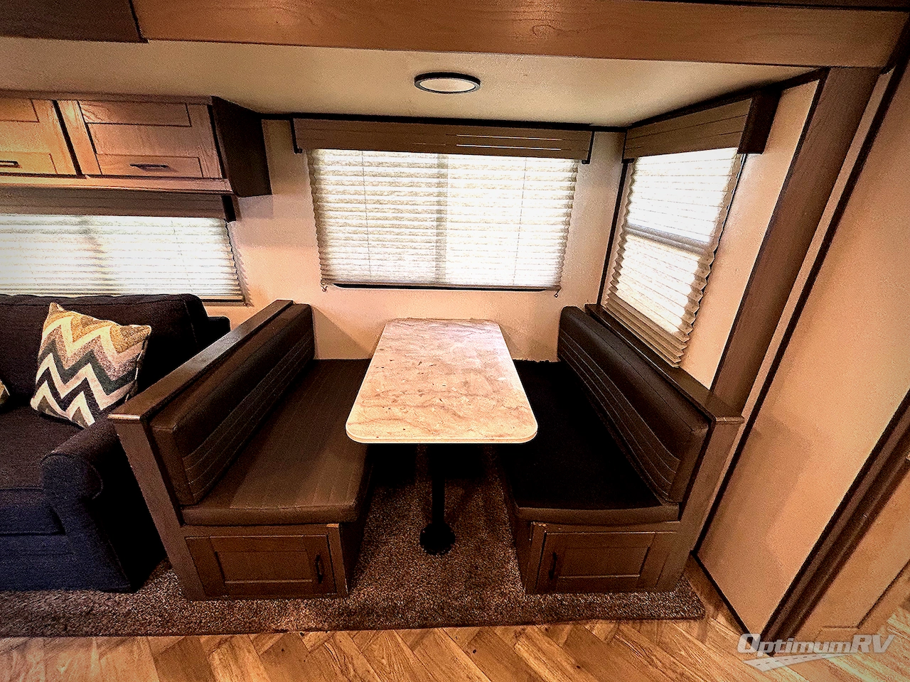 2021 Cruiser Shadow Cruiser 327BHS Photo 9