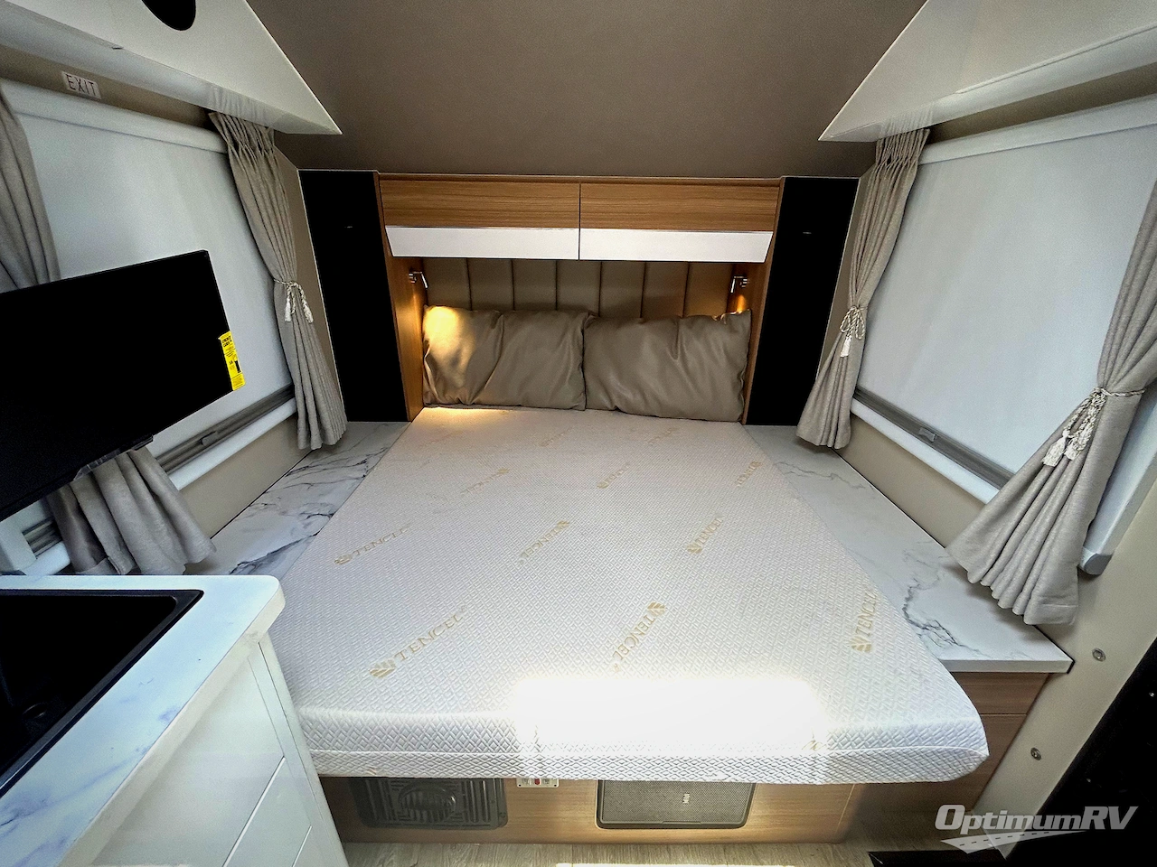 2025 Black Series Camper Black Series Camper HQ17 Photo 7