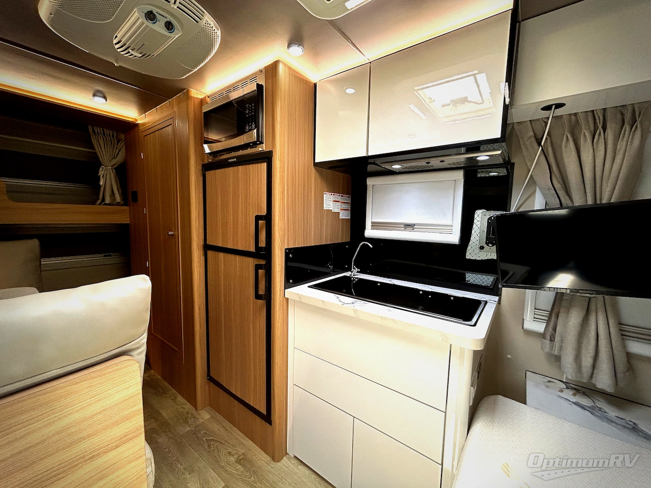 2025 Black Series Camper Black Series Camper HQ17 Photo 9