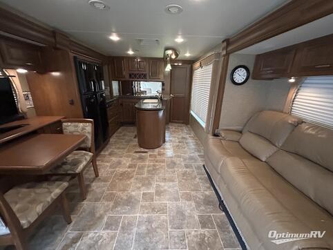 2013 Thor Challenger 37GT RV Photo 2