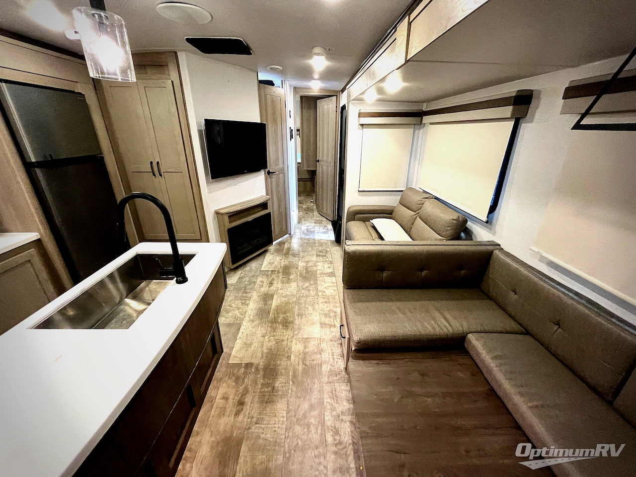 2024 Forest River Rockwood Signature 8336BH Photo 8
