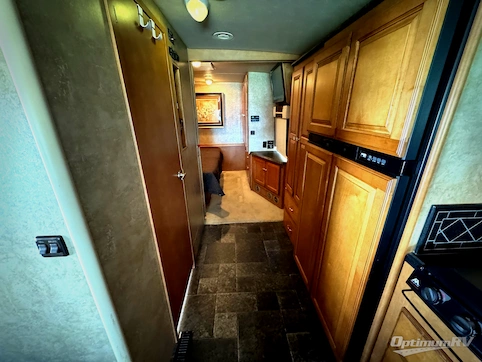 2013 Itasca Sunova 33C RV Photo 3