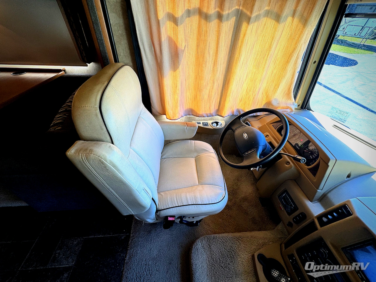 2013 Itasca Sunova 33C Photo 5