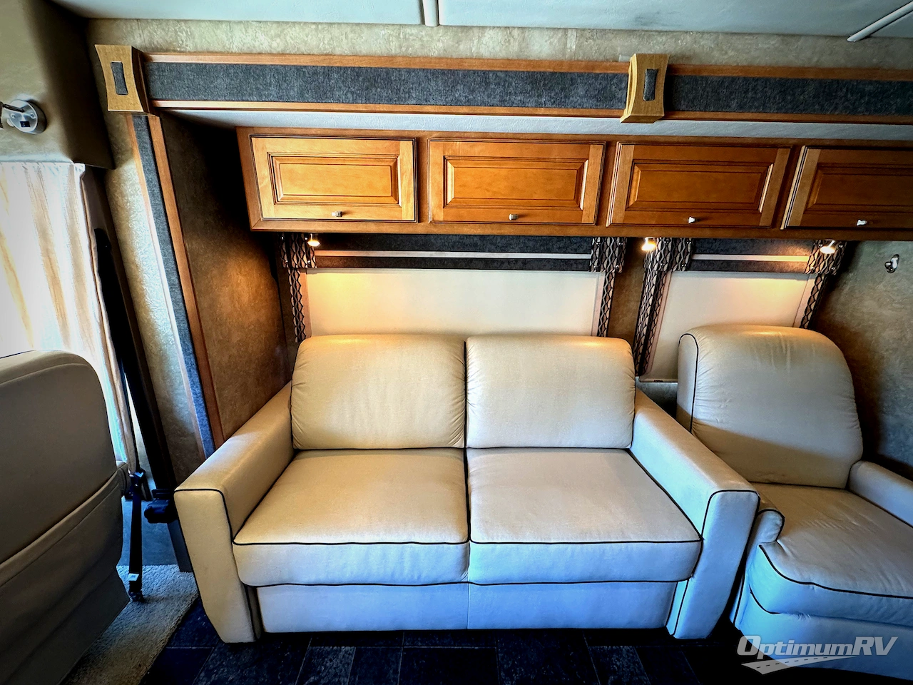 2013 Itasca Sunova 33C Photo 9