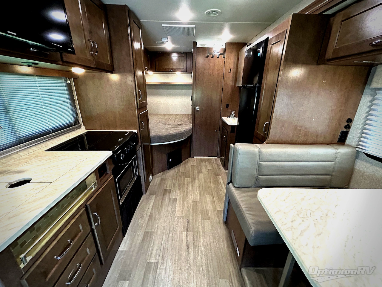 2020 Winnebago Vita 24F Photo 3
