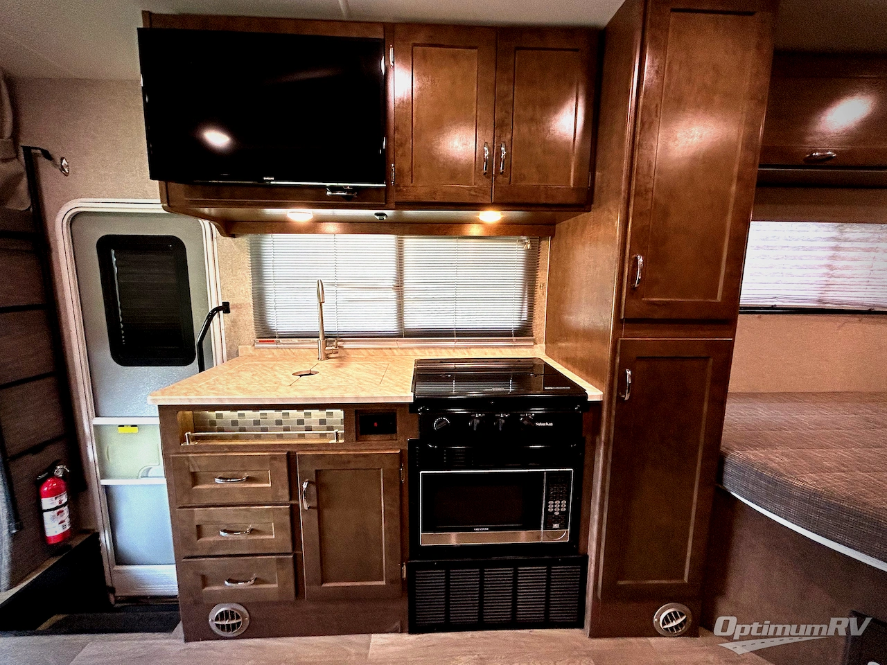 2020 Winnebago Vita 24F Photo 5