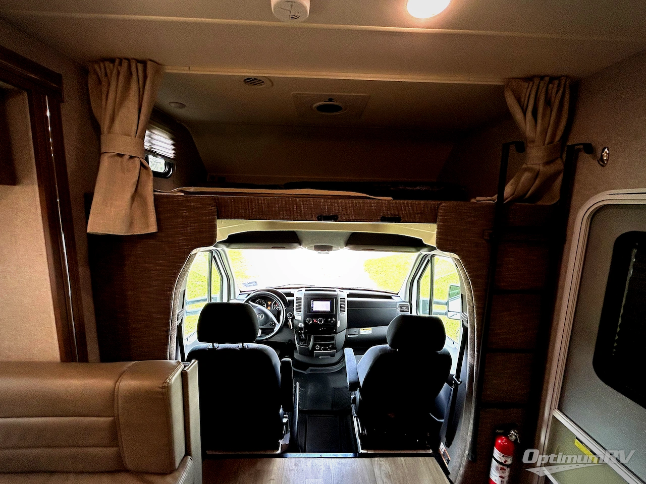 2020 Winnebago Vita 24F Photo 9