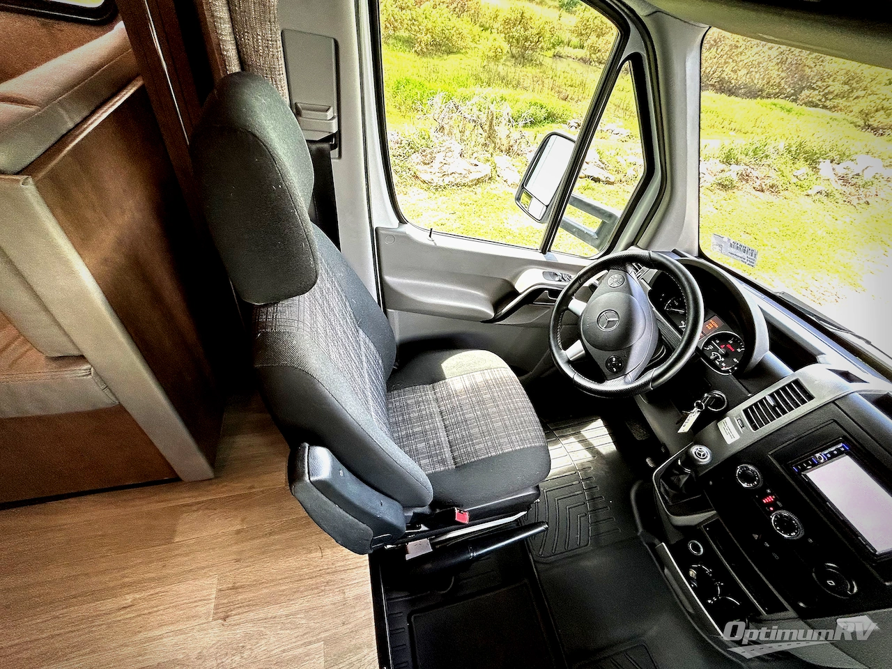 2020 Winnebago Vita 24F Photo 6