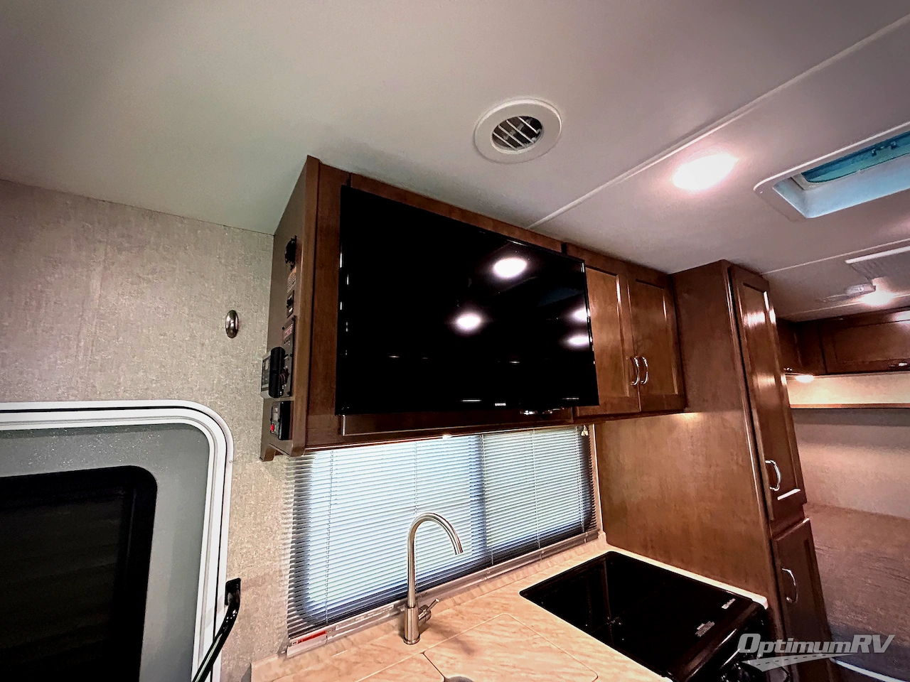 2020 Winnebago Vita 24F Photo 11