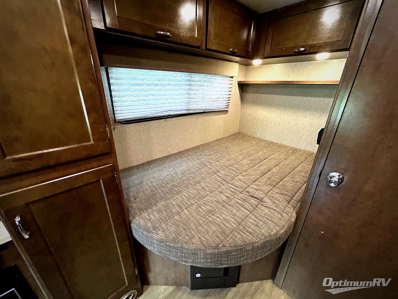 2020 Winnebago Vita 24F Photo 14
