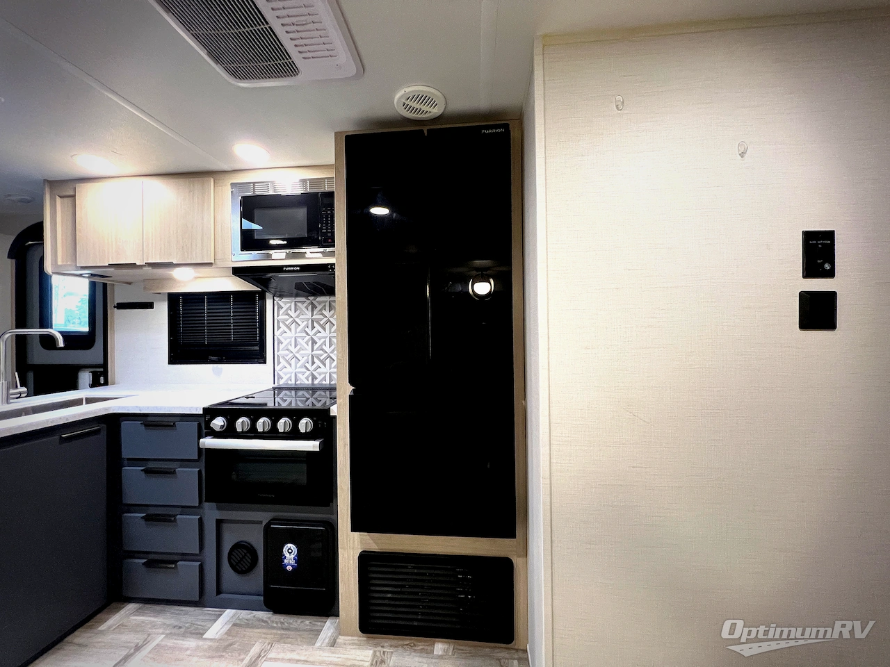 2025 Prime Time Tracer 308BH Photo 13