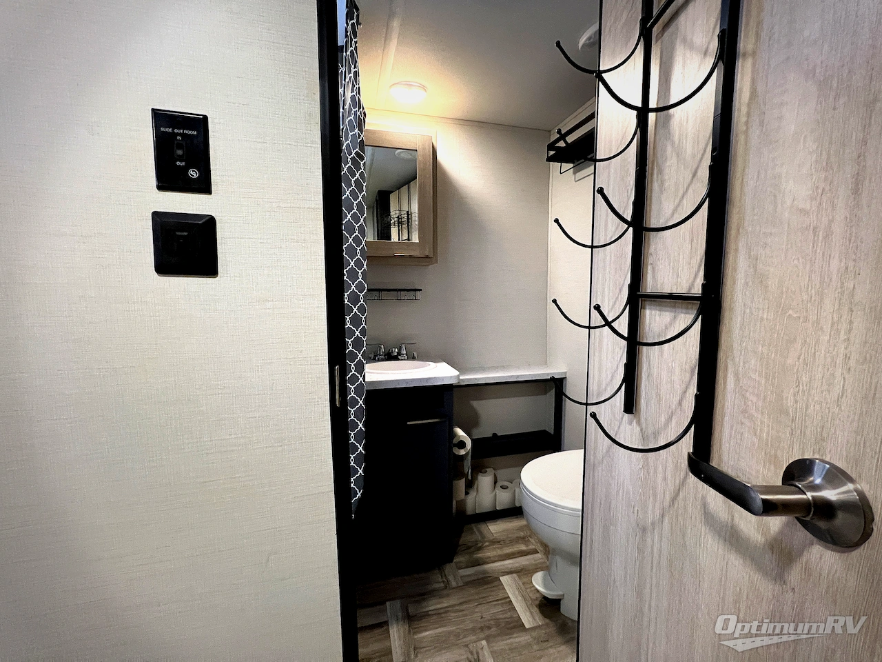 2025 Prime Time Tracer 308BH Photo 14