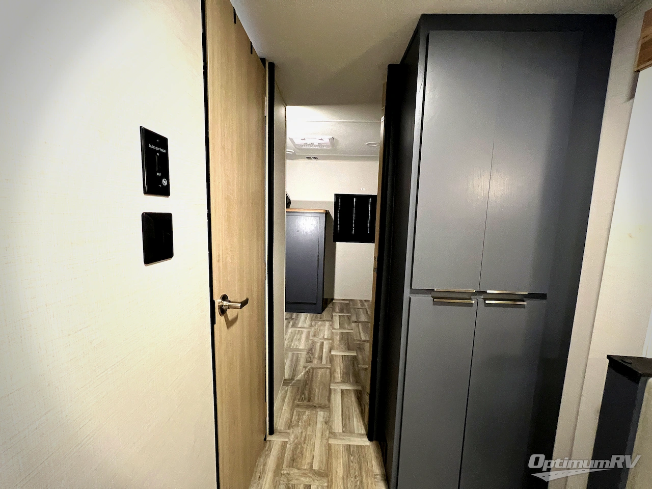 2025 Prime Time Tracer 308BH Photo 17