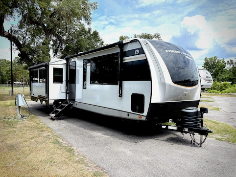 Used 2025 Forest River RV Vibe 3400SB Featured Photo