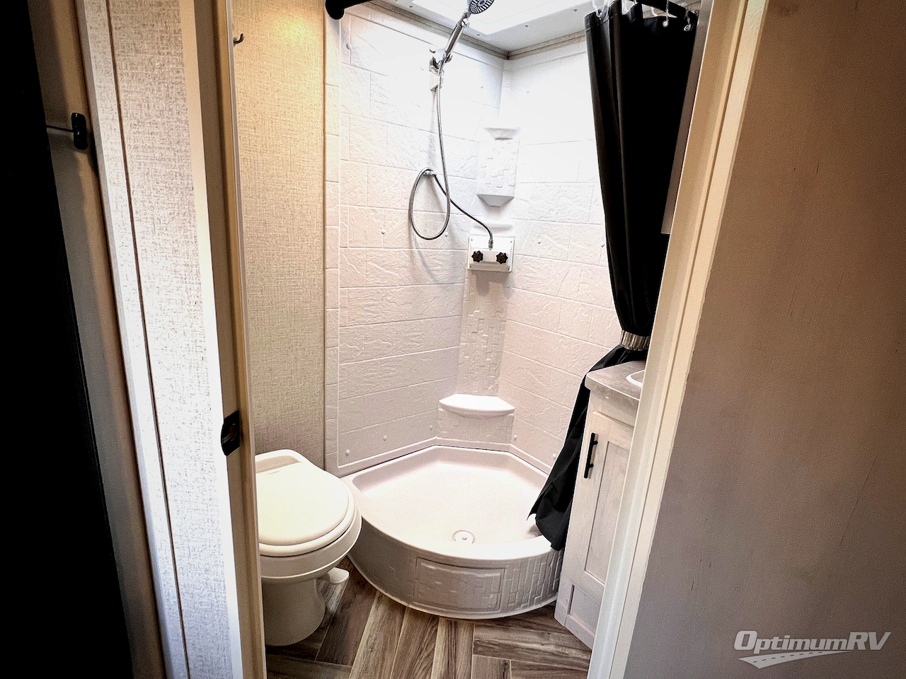 2021 Dutchmen Coleman Rubicon 1608RB Photo 18