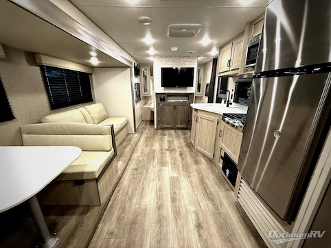 2025 Coachmen Catalina Summit Series 8 261BHS RV Photo 4