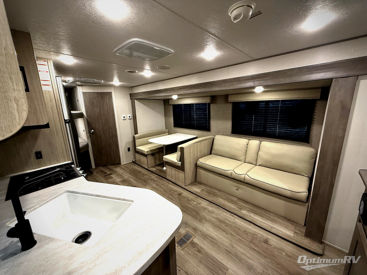 2025 Coachmen Catalina Summit Series 8 261BHS Photo 4