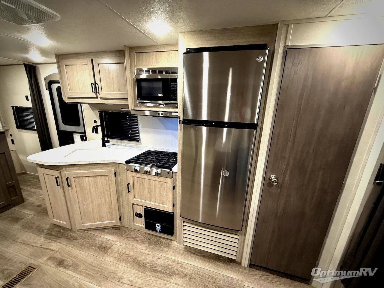 2025 Coachmen Catalina Summit Series 8 261BHS Photo 12