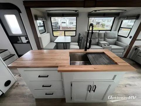 2021 Prime Time Crusader 305RLP RV Photo 2