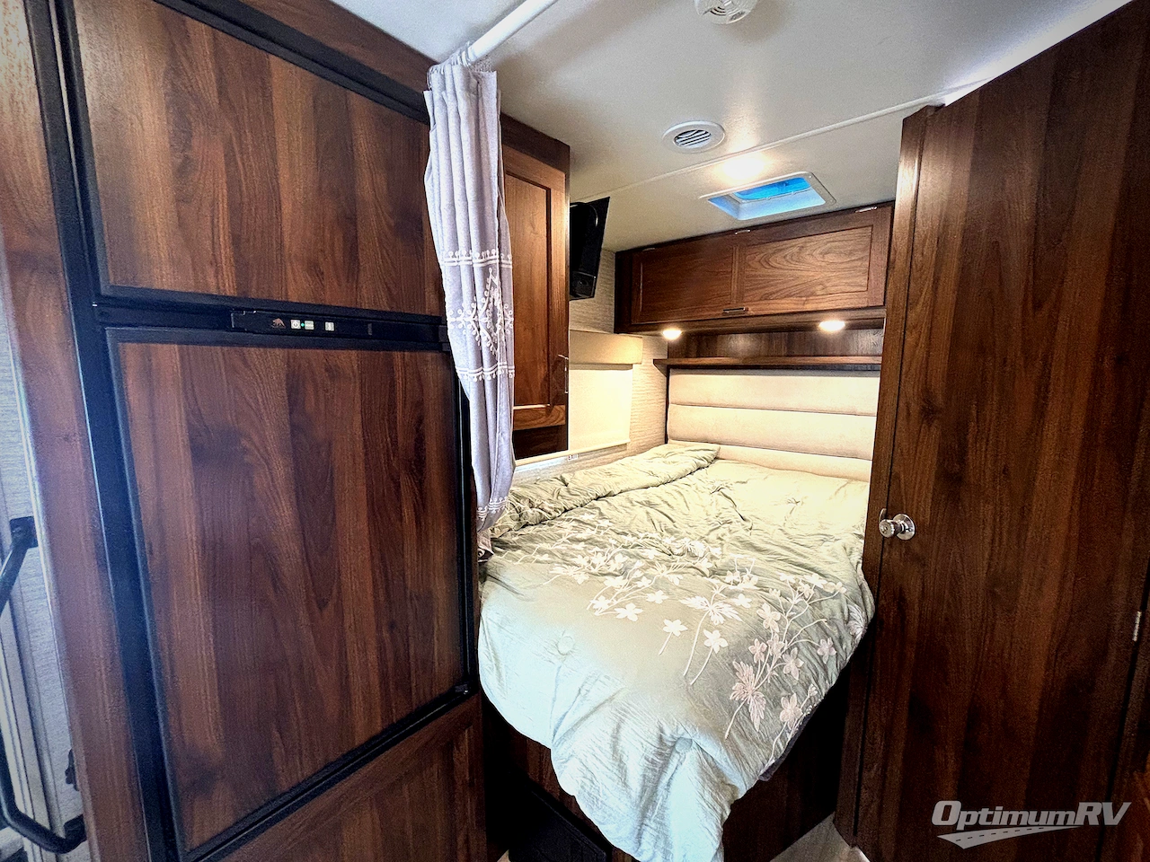 2025 Winnebago Minnie Winnie 25B Photo 9