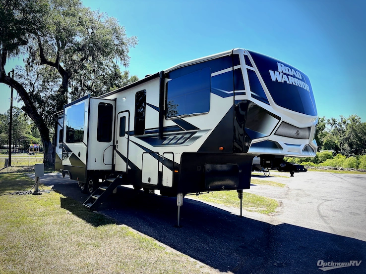 2022 Heartland Road Warrior M375 RV Photo 1