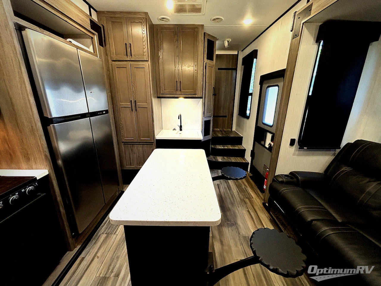 2022 Heartland Road Warrior M375 Photo 5
