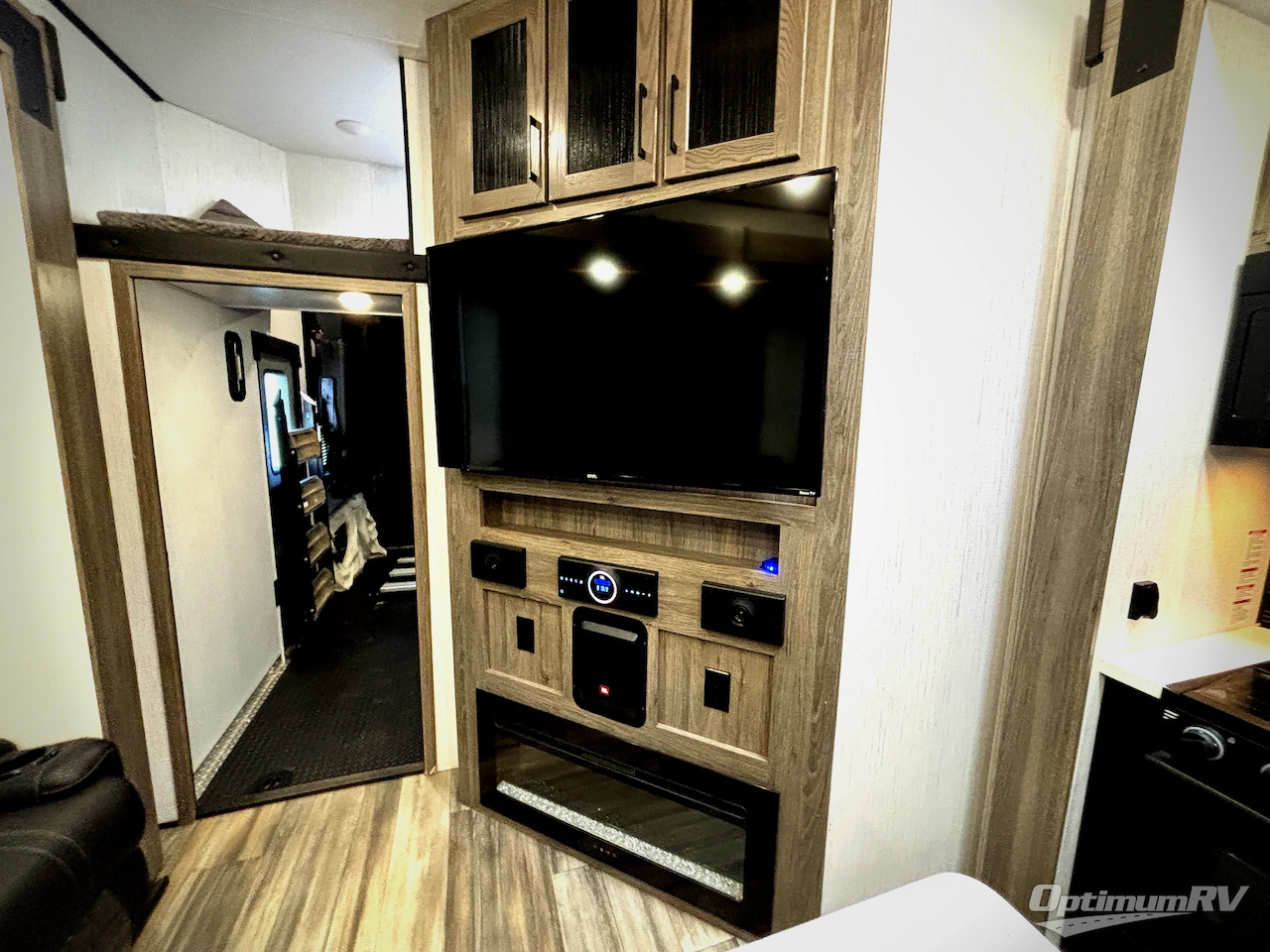 2022 Heartland Road Warrior M375 Photo 17