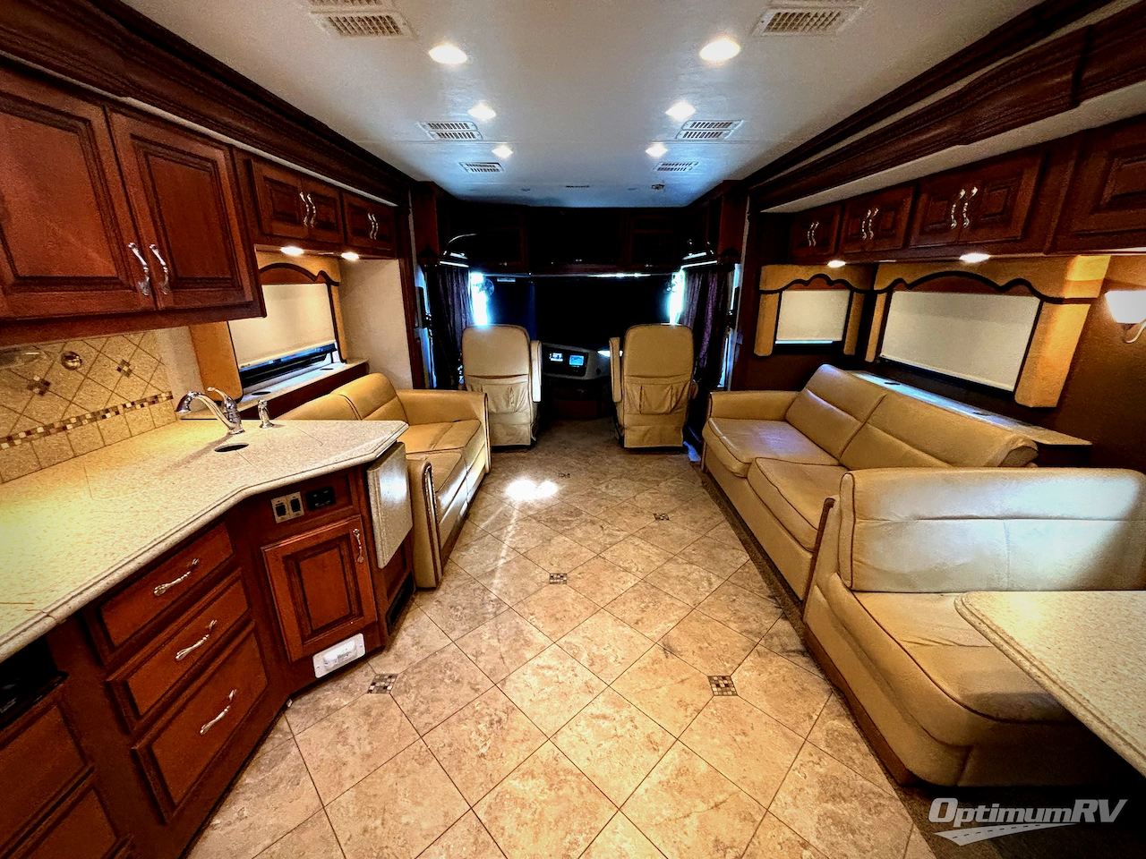 2012 Fleetwood Discovery 36J Photo 5