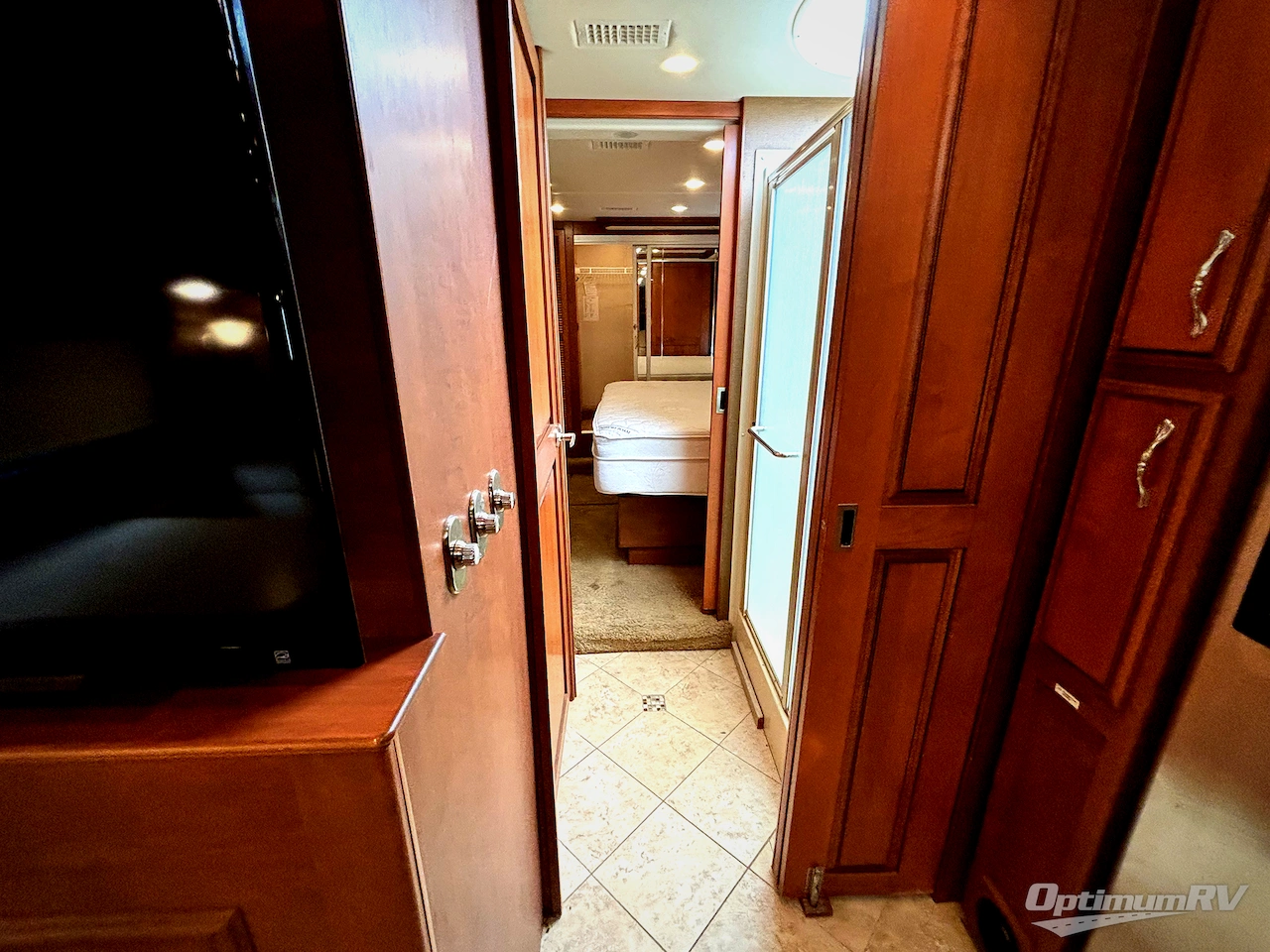 2012 Fleetwood Discovery 36J Photo 15