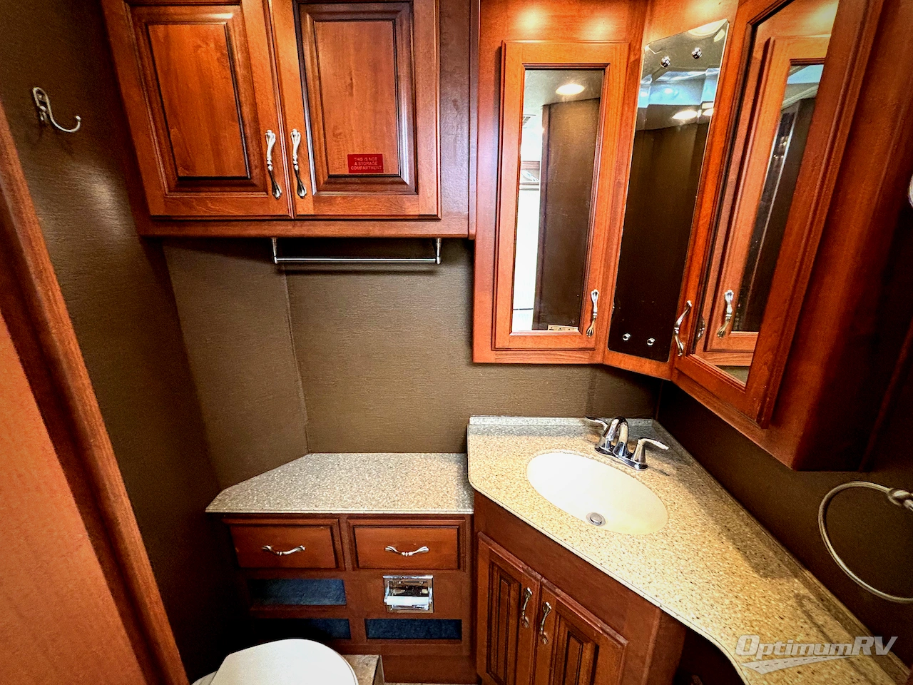 2012 Fleetwood Discovery 36J Photo 16