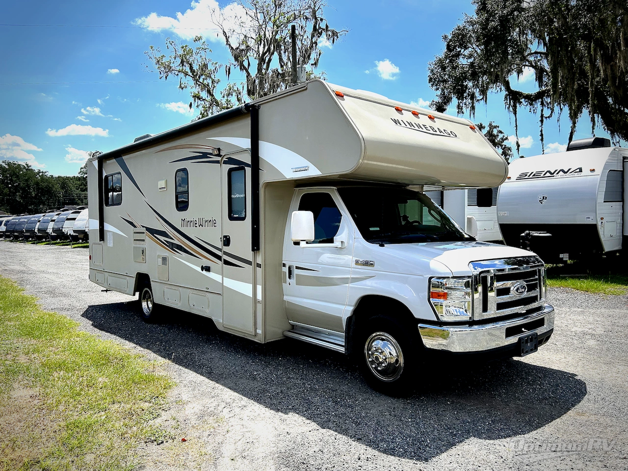2016 Winnebago Minnie Winnie 27Q Photo 1