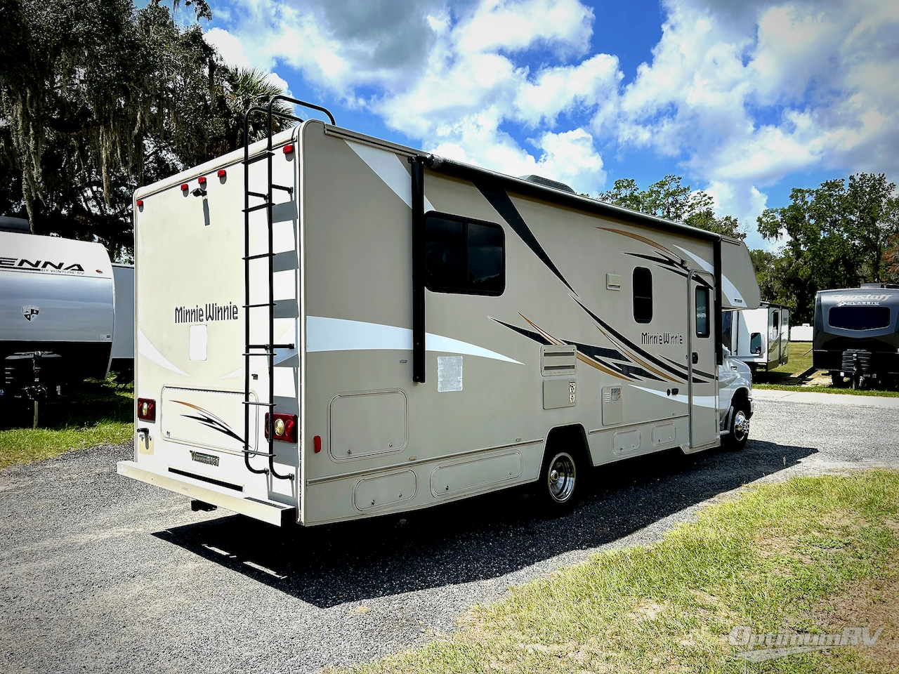 2016 Winnebago Minnie Winnie 27Q Photo 2