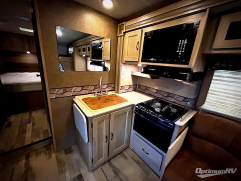 2015 Coachmen Freelander 29KS Ford 450 RV Photo 3