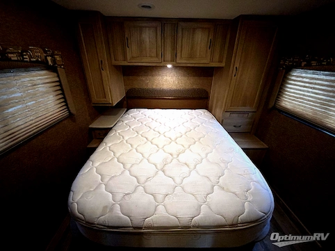 2015 Coachmen Freelander 29KS Ford 450 RV Photo 4