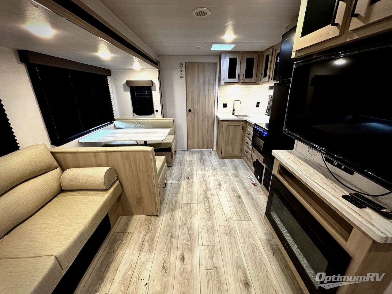 2025 East To West Della Terra 312BH Photo 5