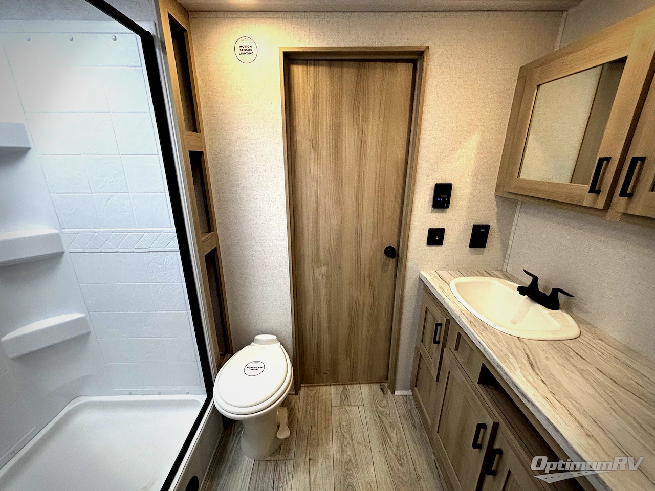 2025 East To West Della Terra 312BH Photo 8