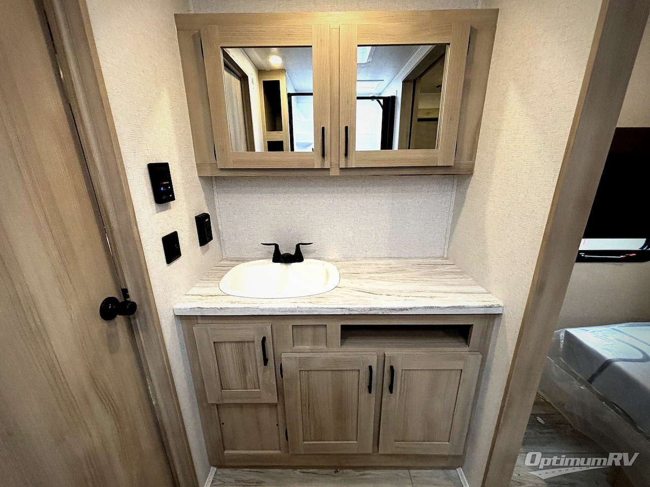 2025 East To West Della Terra 312BH Photo 10