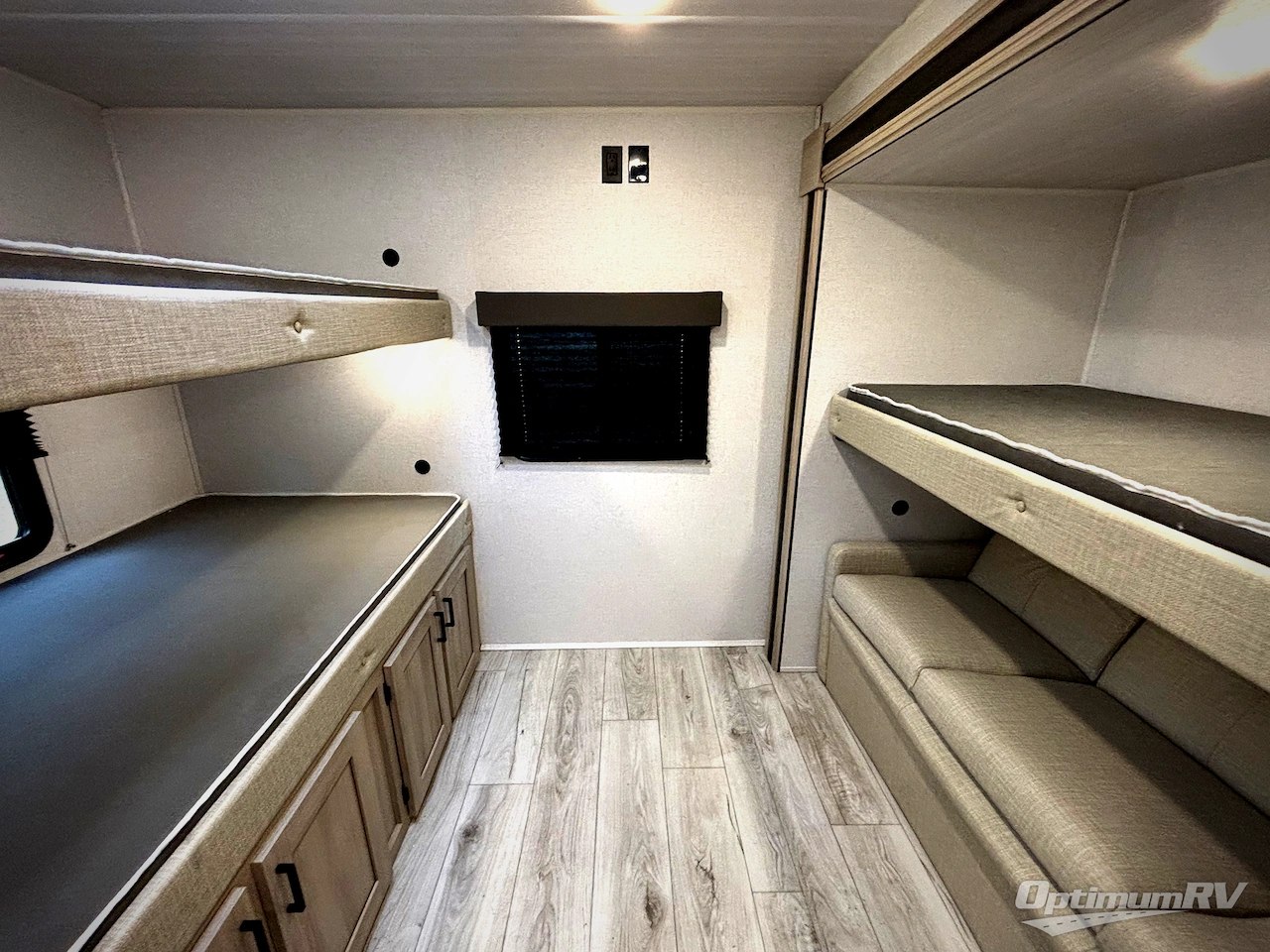 2025 East To West Della Terra 312BH Photo 17