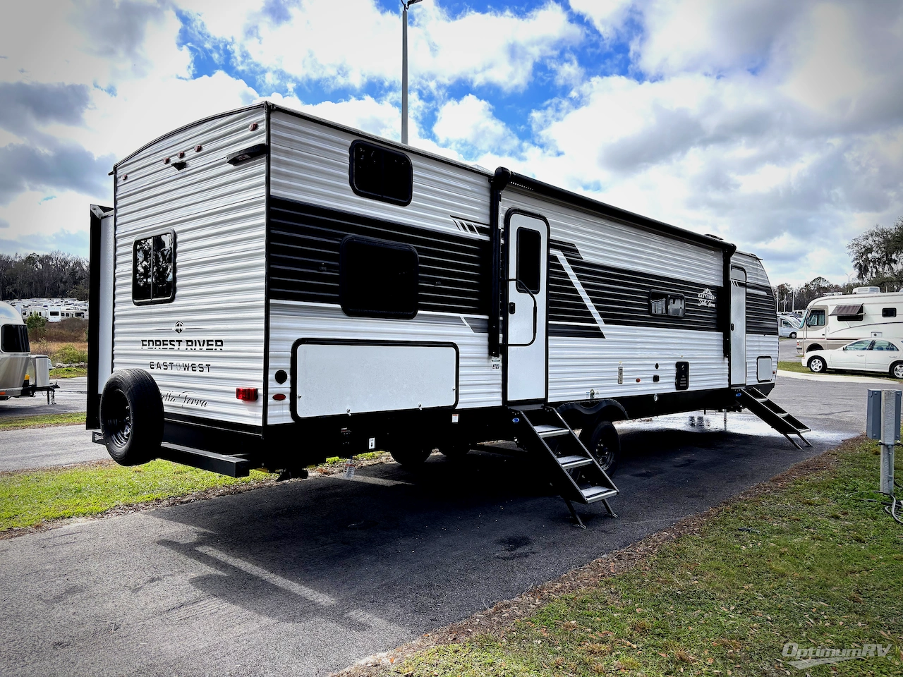 2025 East To West Della Terra 312BH Photo 2